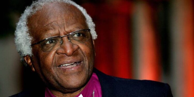 El arzobispo emérito sudafricano Desmond Tutu (+). Foto de archivo.