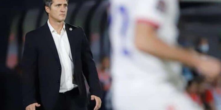 El seleccionador de Paraguay, el argentino Guillermo Barros Schelotto. Foto de archivo.