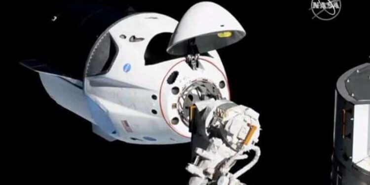 La cápsula Dragon de SpaceX. Foto NASA.