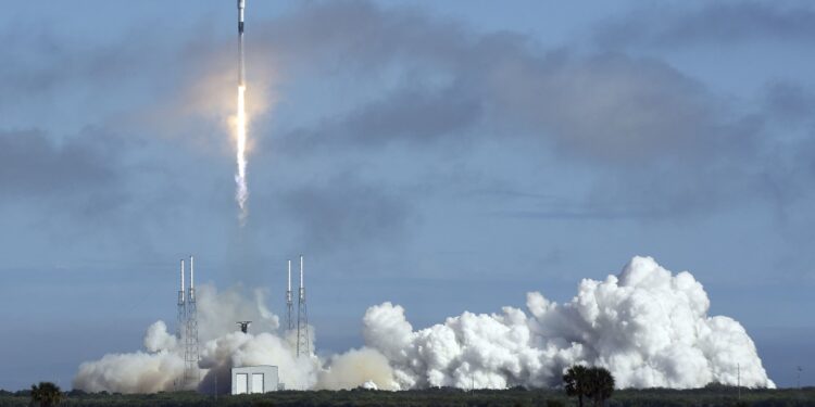 A SpaceX Falcon 9 rocket carrying 60 Starlink satellites launches from pad 40 at Cape Canaveral Air Force Station in Florida. This is the fifth batch of internet satellites launched by SpaceX, making a total of 300 now in orbit. The first stage booster rocket missed its planned landing on the SpaceX drone ship. (Photo by Paul Hennessy / SOPA Images/Sipa USA)(Sipa via AP Images)