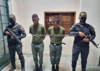 Efectivos militares detenidos. Foto @DelmiroDeBarrio