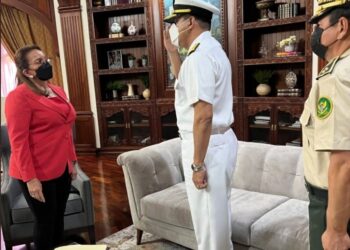 El Contraalmirante José Jorge Fortín Aguilar, Jefe del Estado Mayor Conjunto de las FFAA. y el General José Ramón Macoto Vásquez, subjefe del Estado Mayor Conjunto Honduras. Foto @XiomaraCastroZ