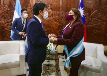El vicepresidente de la República de China (Taiwán), Lai Ching-te y la presidenta de Honduras Xiomara Castro. Foto @XiomaraCastroZ