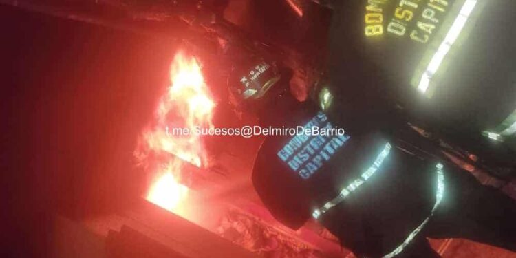 Incendio apto Caricuao. Foto @DelmiroDeBarrio