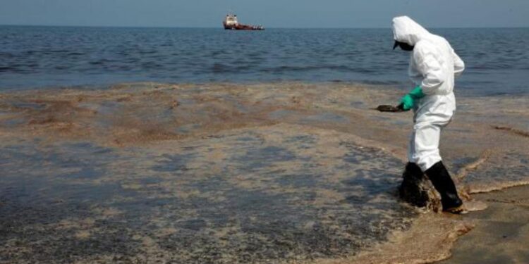 Norte del mar Perú, derrame petrolero. Foto agencias.