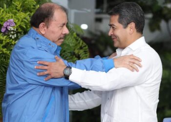 Daniel Ortega y Juan Orlando Hernández. Foto agencias.