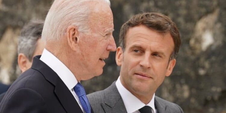 Joe Biden y Emmanuel Macron. Foto agencias.