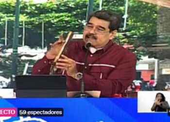 Nicolás Maduro, armas de Simón Bolívar. Foto captura de video