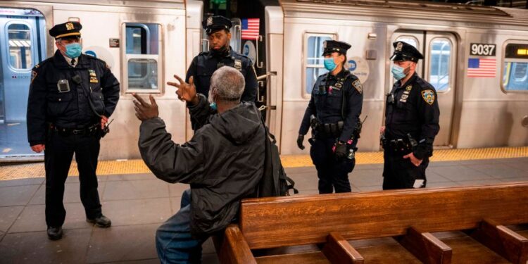 Nueva York presenta un 'plan para sacar a los vagabundos' del centenario metro. Foto agencias.