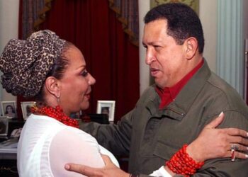 Piedad Córdoba y Hugo Chávez (+). Foto de archivo.