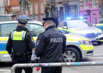 13 December 2019, Hamburg: Police forces are standing at a closed road on St. Pauli. The car of Hamburg Senator of the Interior Andy Grote was thrown with stones and paint containers in the morning. According to the police, the politician was sitting in his car on the way to the office during the attack. When the Minister of the Interior's car had to stop at an intersection in the St. Pauli district, masked people approached the vehicle and attacked it. The State Criminal Police Office has started the investigation. Photo: Bodo Marks/dpa