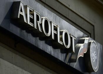 The logo of Russia's airline Aeroflot is pictured on its tickets office in central Moscow on April 12, 2021. (Photo by Kirill KUDRYAVTSEV / AFP) (Photo by KIRILL KUDRYAVTSEV/AFP via Getty Images)