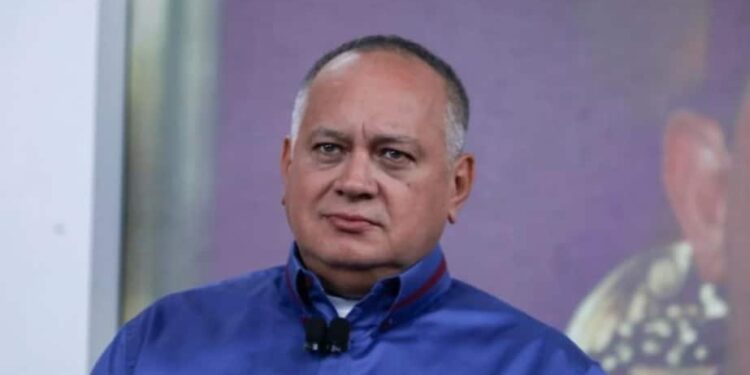 Diosdado Cabello. Foto Con el Mazo