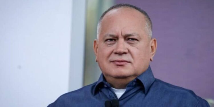 Diosdado Cabello. Foto Con el Mazo.