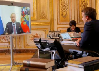 El presidente francés, Emmanuel Macron y su homólogo Vladimir Putin. Foto RTVE.