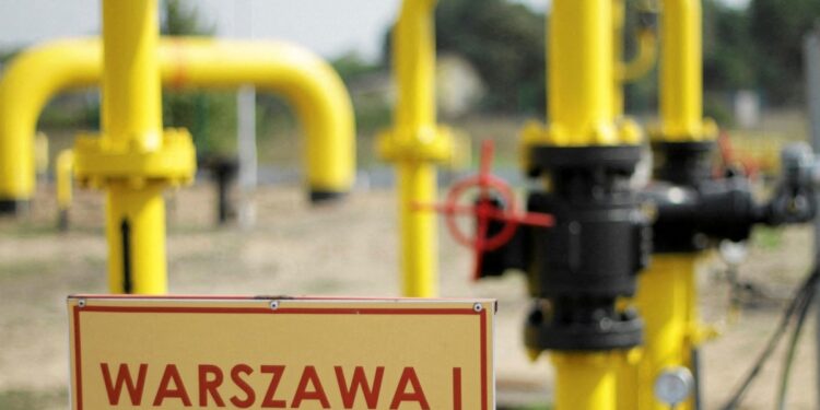 FILE PHOTO: FILE PHOTO: A sign, which reads: "Warsaw", is pictured at the Gaz-System gas distribution station in Gustorzyn, central Poland, September 12, 2014. REUTERS/Wojciech Kardas/Agencja Gazeta ATTENTION EDITORS - POLAND OUT. NO COMMERCIAL OR EDITORIAL SALES IN POLAND. THIS IMAGE HAS BEEN SUPPLIED BY A THIRD PARTY. IT IS DISTRIBUTED, EXACTLY AS RECEIVED BY REUTERS, AS A SERVICE TO CLIENTS/File Photo/File Photo