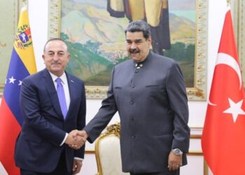 Nicolás Maduro y el canciller de Turquía, Mevlüt Çavusoglu. Foto @PresidencialVen