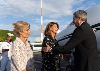 Presidente de Paraguay, Mario Abdo Benítez, y la La Vicepresidente y Canciller Marta Lucia Ramírez. Foto Prensa