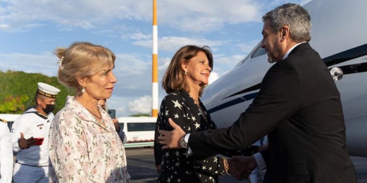 Presidente de Paraguay, Mario Abdo Benítez, y la La Vicepresidente y Canciller Marta Lucia Ramírez. Foto Prensa