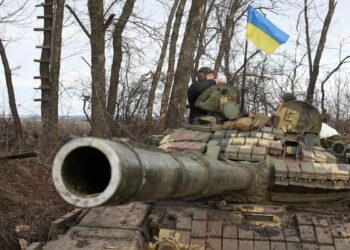 Artillería pesada Ucrania. Foto de archivo.