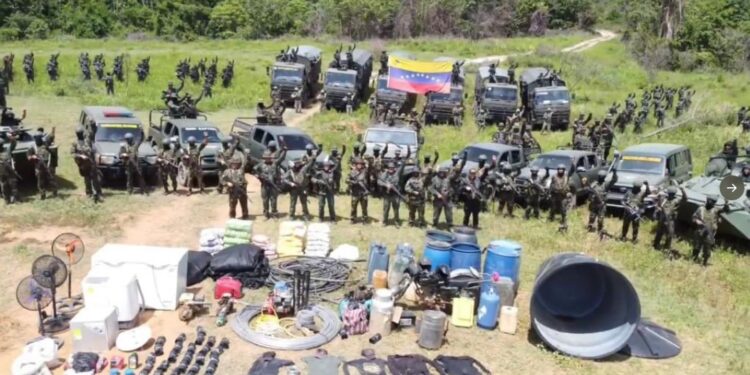 Campamento desmantelado en el Zulia, de presuntos narcotraficantes colombianos. Foto @dhernandezlarez