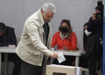 El presidente Iván Duque ejerció su derecho al voto. Foto Guillermo Torres