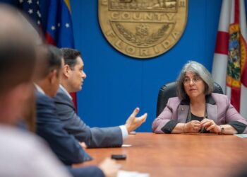 Embajador Vecchio sostuvo reunión con alcaldes de Florida. Foto Prensa.