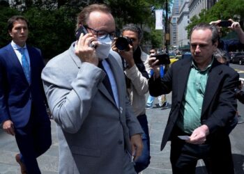 Actor Kevin Spacey leaves Federal District court after a hearing on a sex assault lawsuit against him in the Manhattan borough of New York City, New York, U.S., May 26, 2022.  REUTERS/Jefferson Siegel
