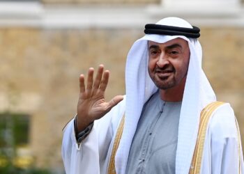 El príncipe heredero de Abu Dabi y gobernante de facto de Emiratos Árabes Unidos (EAU), Mohamed bin Zayed Al Nahyan, en una imagen de archivo. EFE/EPA/ANDY RAIN