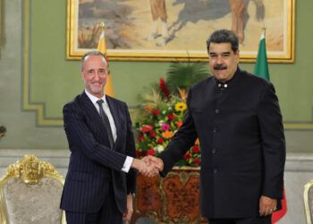 Nicolás Maduro y el embajador designado de Portuguesa en Venezuela, Joáo Pedro de Vasconcelos Fins Do Lago. Foto @PresidencialVen