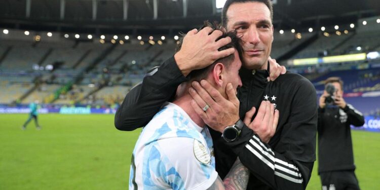 Scaloni, Messi. Foto Yahoo Deportes.