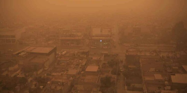 ERBIL, IRAK - 19 de enero: Una vista general de la ciudad de Erbil, Irak, durante la tormenta de arena, el 19 de enero de 2018. (Yunus Keleş - Agencia Anadolu). ( Yunus Keleş - AA )