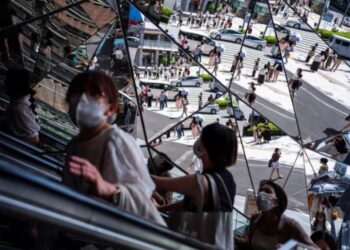 FOTO DE ARCHIVO: Un centro comercial de Tokio durante el brote de COVID-19 en Tokio, Japón, 19 de agosto de 2021. REUTERS / Athit Perawongmetha.