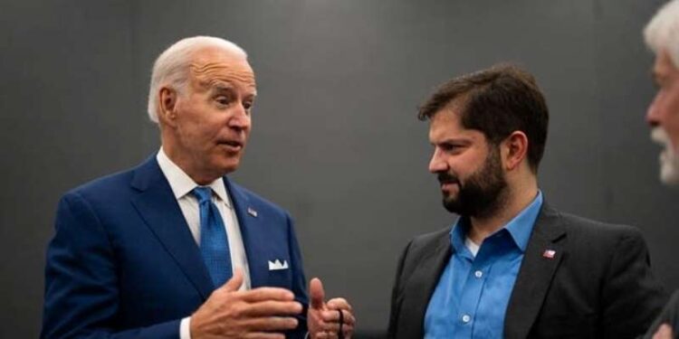 El presidente de EEUU, Joe Biden y su homólogo chileno, Gabriel Boric. Foto agencias.