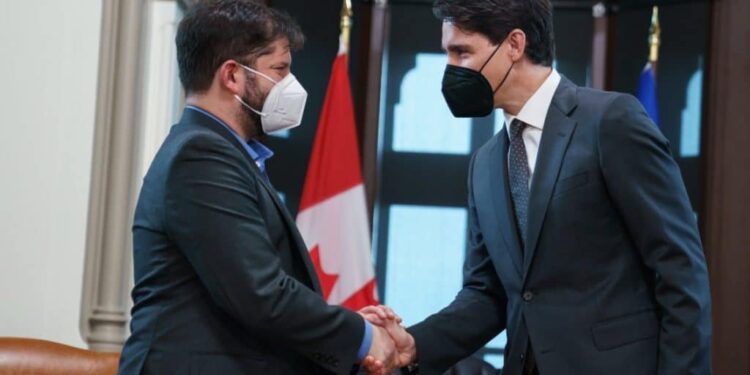 El primer ministro de Canadá, Justin Trudeau, y el presidente de Chile, Gabriel Boric. Foto agencias.