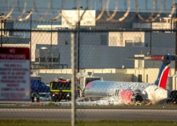 Incendio, avión aeropuerto Miami. Foto agencias.
