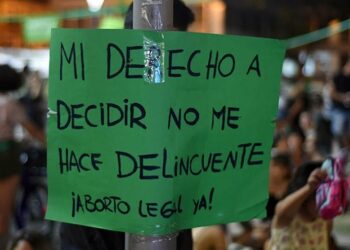 Protestan ante la Embajada de EE.UU. en Argentina por fallo contra el aborto. Foto agencias.
