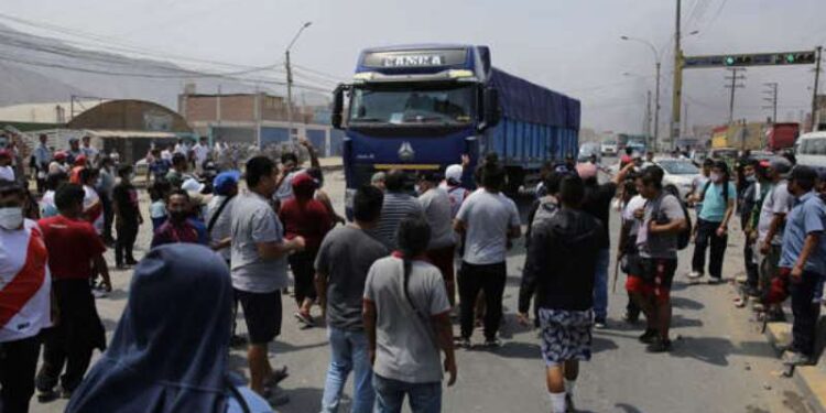 Transportistas, Perú. Foto de archivo.