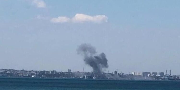 Ataque ruso al puerto de Odesa. Foto captura.