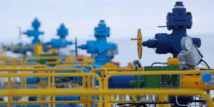 FOTO DE ARCHIVO: Pozos de gas en el campo de gas de Bovanenkovo, propiedad de Gazprom, en la península ártica de Yamal, Rusia 21 de mayo de 2019. REUTERS/Maxim Shemetov/File Photo