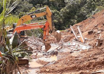 05/11/2021 Maquinaria trabajando en Mallama, en el departamento colombiano de Nariño, tras un deslizamiento de tierra
POLITICA 
TWITTER @UNGRD