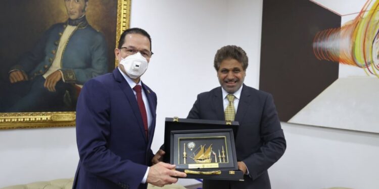 Carlos Faría, canciller del régimen de Maduro y el embajador de Kuwait, Nasser Bareh AlEnezi. Foto de archivo.