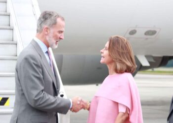 El Rey de España, Felipe VI y la vicepresidenta y canciller de Colombia saliente, Marta Lucía Ramírez. Foto agencias.