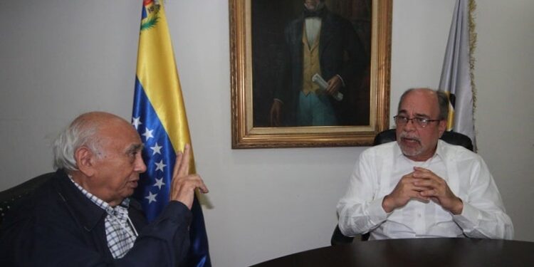 El presidente del CNE, Pedro Calzadilla y el presidente de la organizaión MAS, Segudno Meléndez. Foto @cneevzla