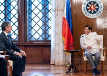 El secretario de Estado Antony Blinken, a la izquierda, se reúne con el presidente filipino Ferdinand Marcos Jr. Foto AP