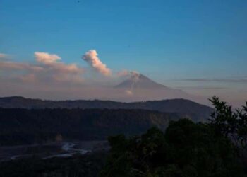 El volcán ecuatoriano Sangay. Foto de archivo.