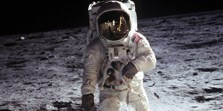 Neil Armstrong, el primer ser humano en pisar la Luna. Foto de archivo.