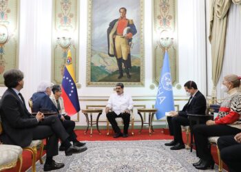 Nicolás Maduro y el jefe de los servicios humanitarios de Naciones Unidas, Martin Griffiths. Foto @PresidencialVen