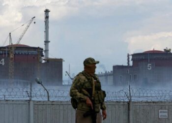 Soldado ruso en la central nuclear Zaporiyia. Foto agencias.