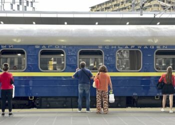 Ferrocarriles de Ucrania organiza trenes para evacuar ucranianos de Crimea. Foto de archivo.